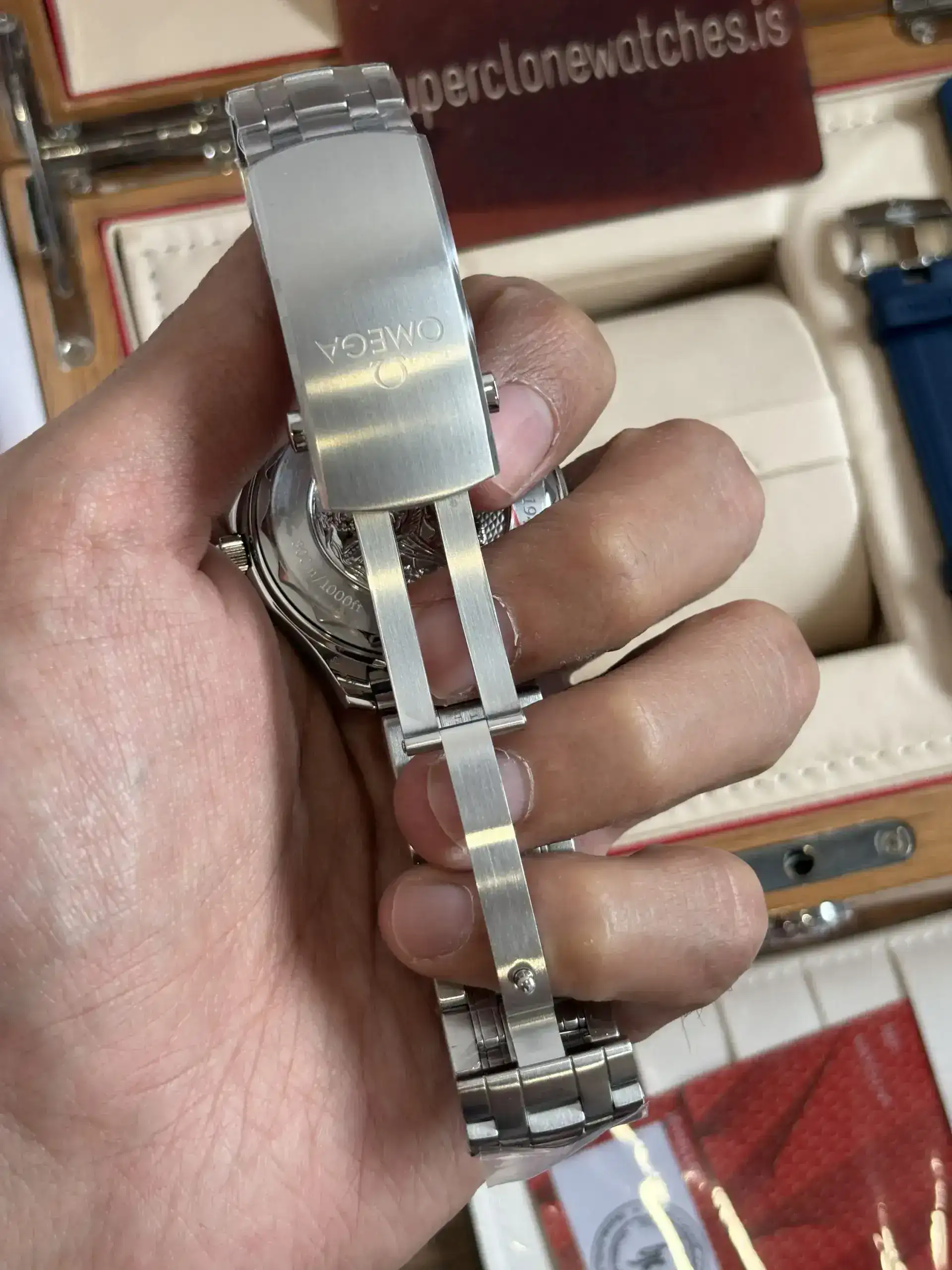 Omega Seamaster 300 detail 4