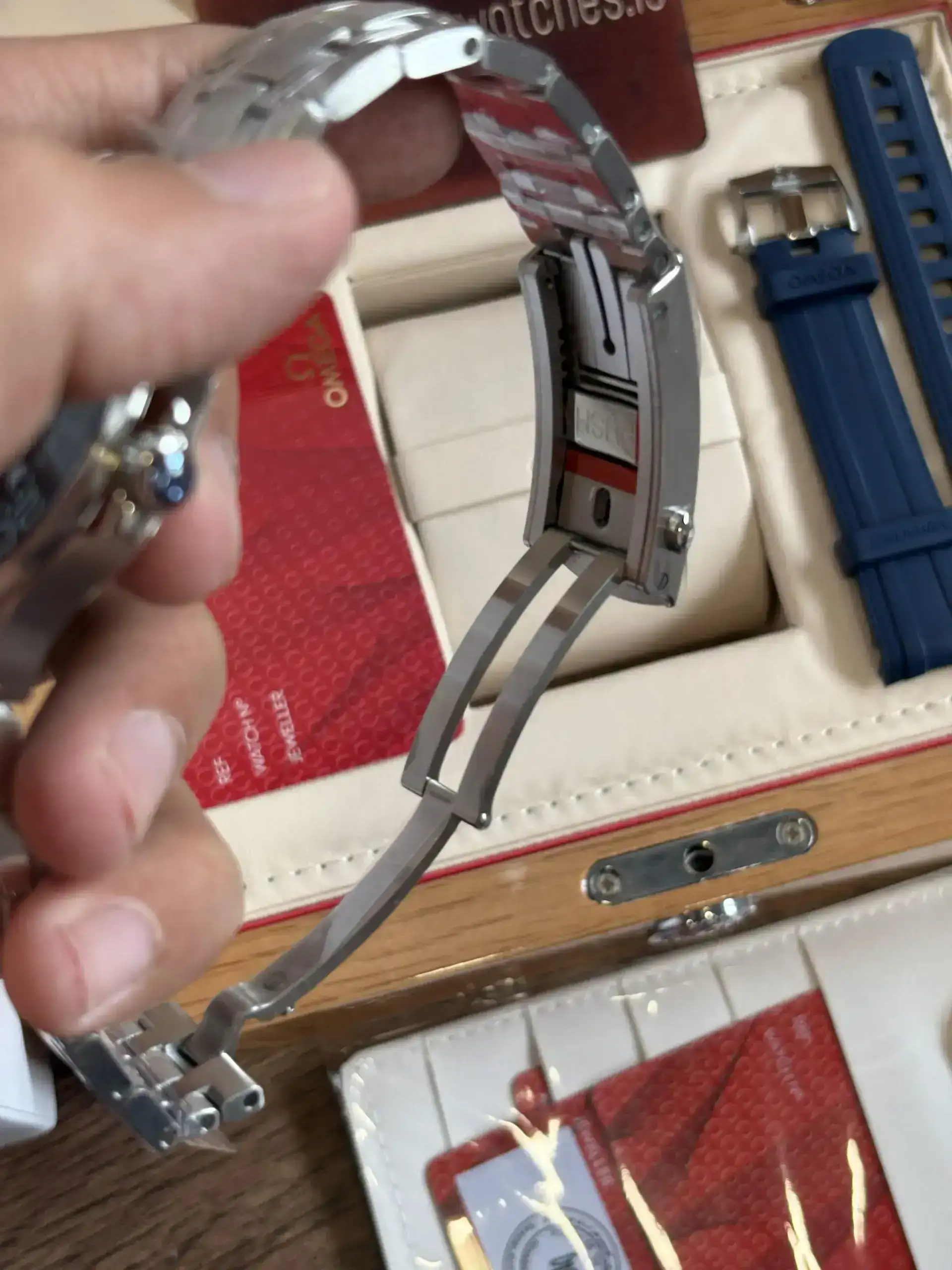 Omega Seamaster 300 detail 6