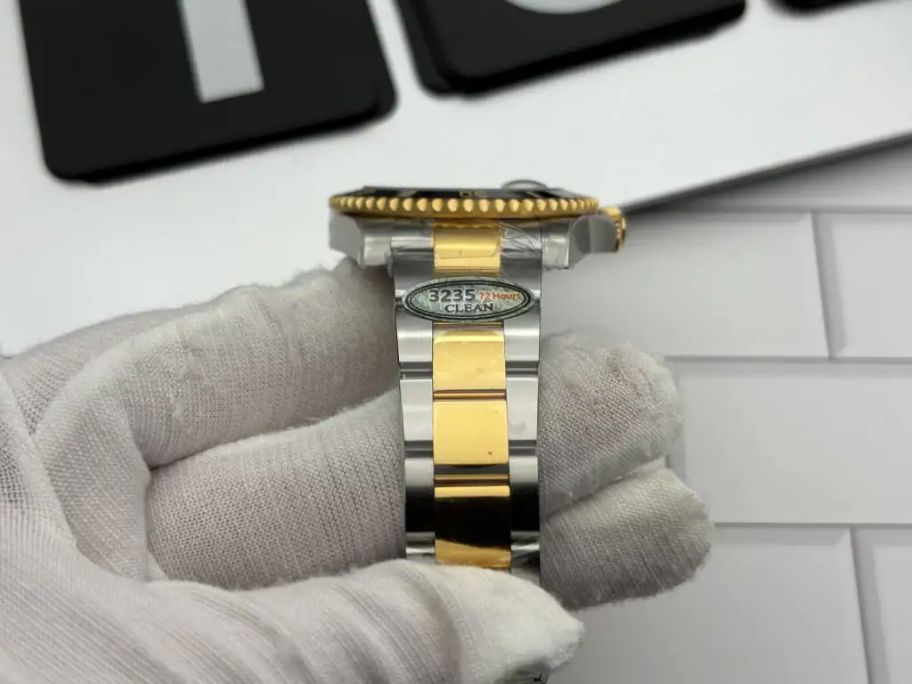 Submariner detail