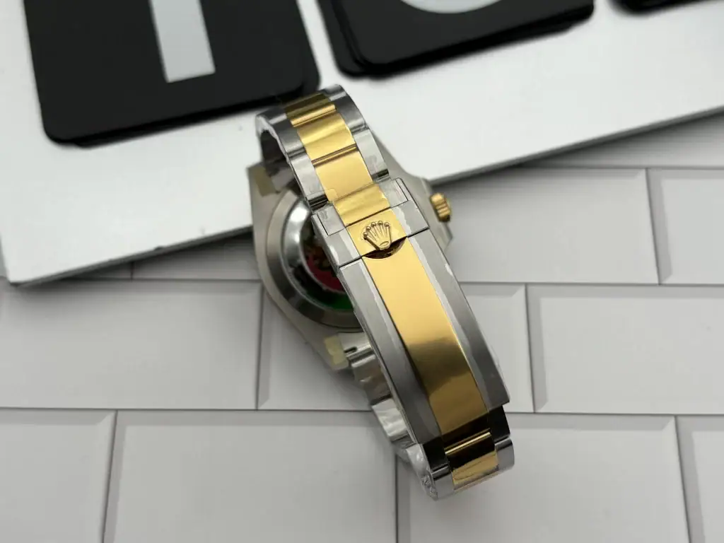 Submariner detail